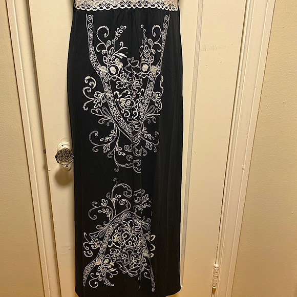 🌼Pretty, Black Maxi Dress in size L - Picture 3 of 8